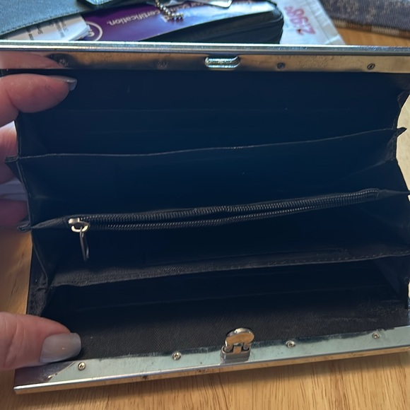 Holographic Heart Wallet - Picture 3 of 3